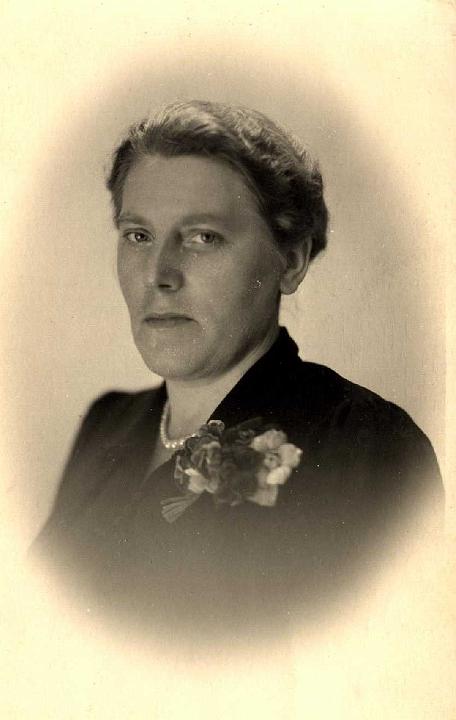 Aukje_potman-Terpstra(07-06-1894).jpg
