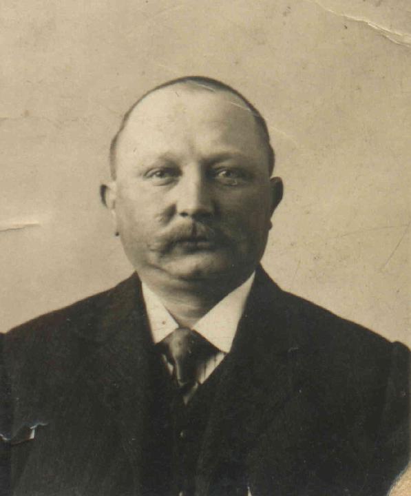 Opa_La_Grand_Pasfoto.jpg